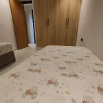 Royalty Chic 3 Bedroom App Du Golf With Airco And Wifi