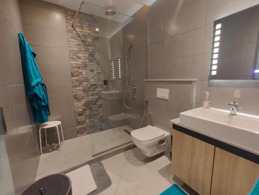Royalty Chic 3 Bedroom App Du Golf With Airco And Wifi * Tangier